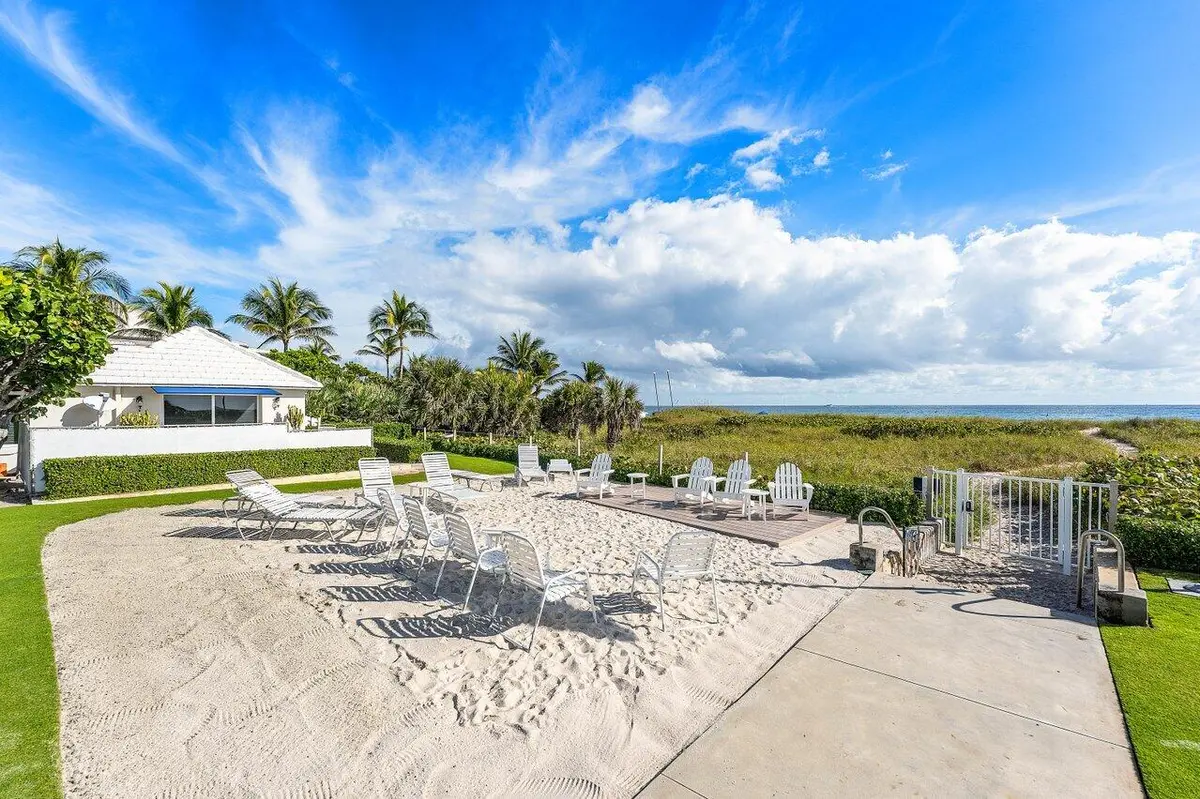 Relaxing Place to Enjoy the View at 817 N OCEAN Boulevard 0170, Delray Beach