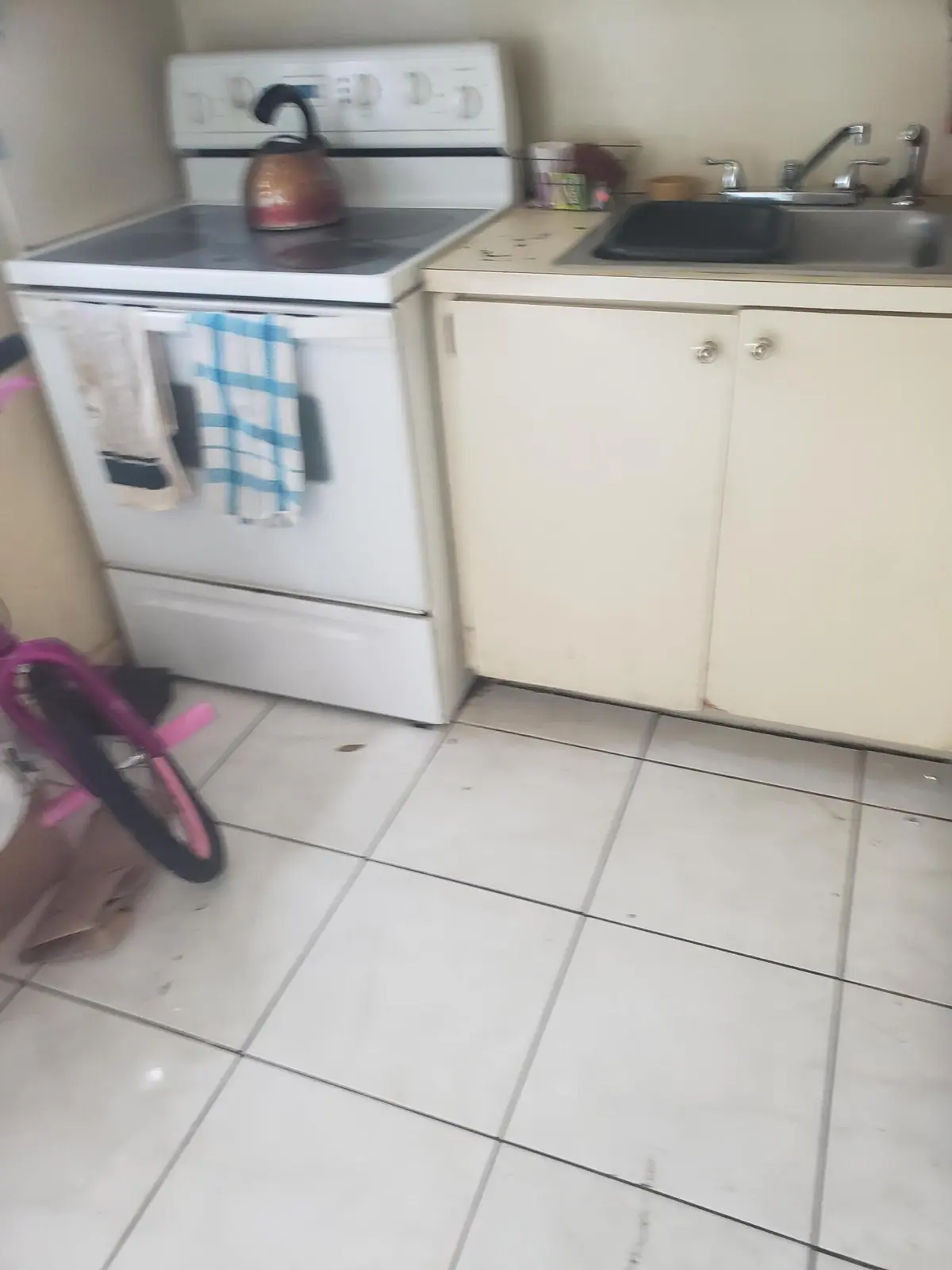 2821- KITCHEN STOVE SINK at 2821 NW 171st Street, Miami Gardens