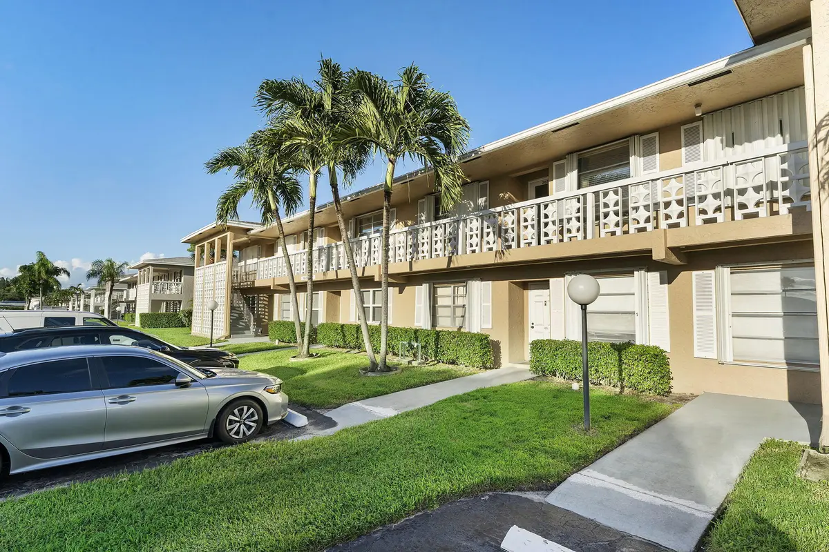 Front view at 1050 CITRUS Way 202, Delray Beach