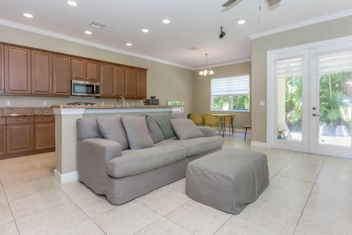 Light and Bright at 4655 CADIZ Circle, Palm Beach Gardens