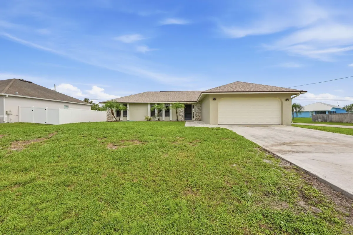 2-web-or-mls-682_SW_Jacoby_Ave_09191 at 682 SW JACOBY Avenue, Port St. Lucie