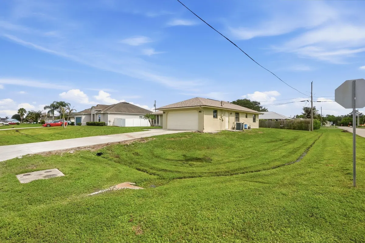 5-web-or-mls-682_SW_Jacoby_Ave_09185 at 682 SW JACOBY Avenue, Port St. Lucie