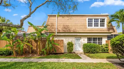 4348 Hazel Avenue Unit B, Palm Beach Gardens – Townhouse for sale