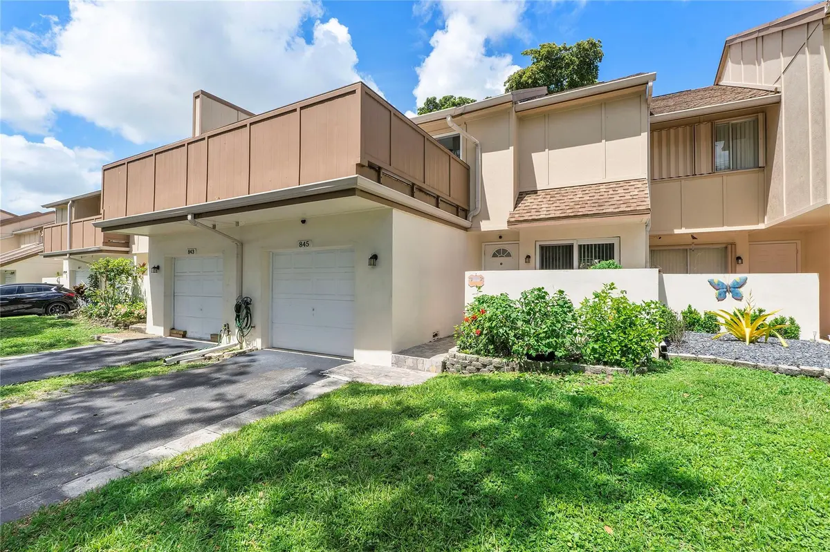 Photo 2 at 845 NW 80th Terrace 6, Plantation