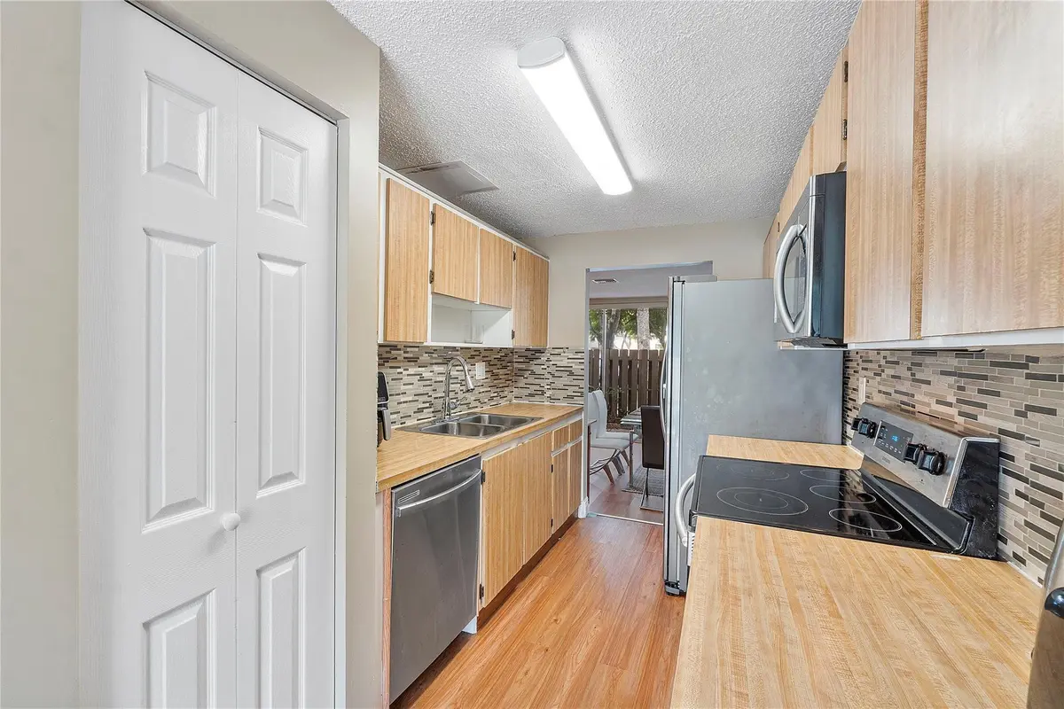 Photo 3 at 845 NW 80th Terrace 6, Plantation