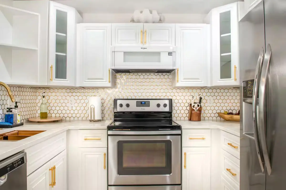 cove kitchen 2 at 129 E HART Street, Lantana