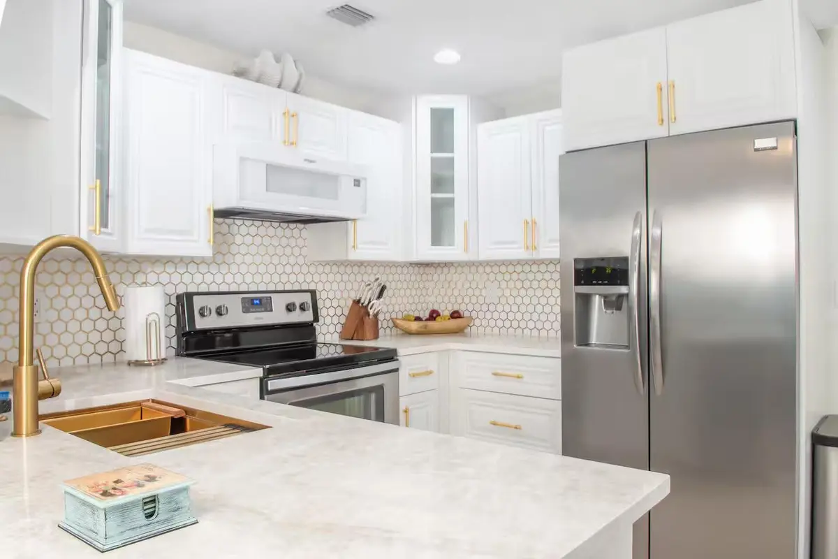 cove kitchen at 129 E HART Street, Lantana
