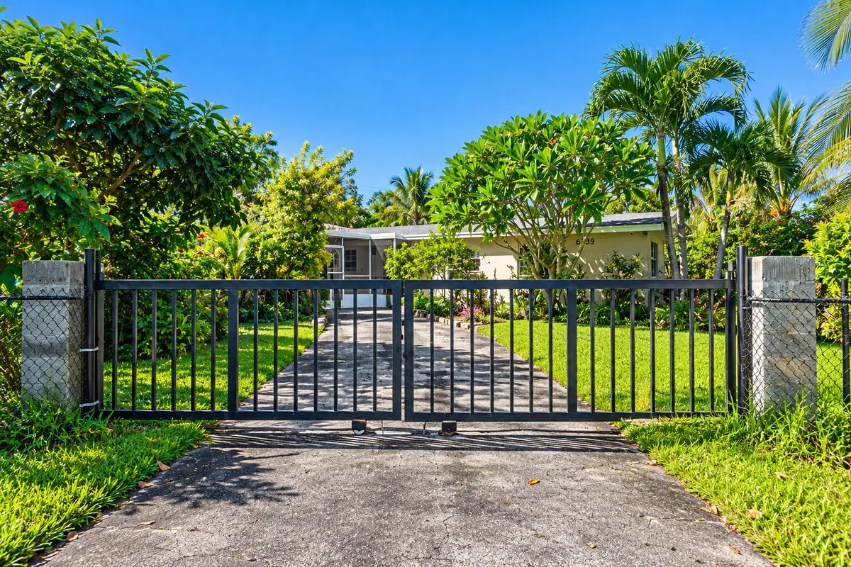 639 MADELINE Court, West Palm Beach, FL – photo 2