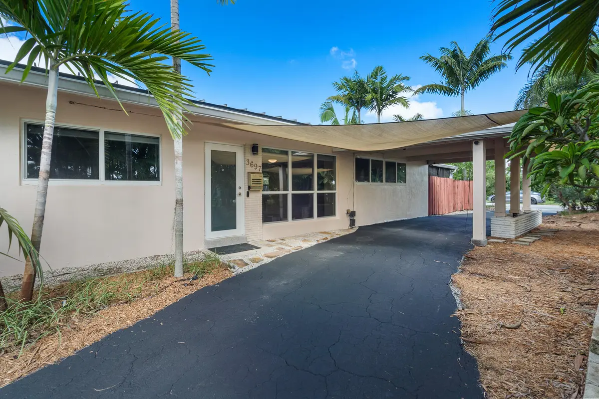 Parking for up to 6 at 3697 NE 16TH Avenue, Oakland Park