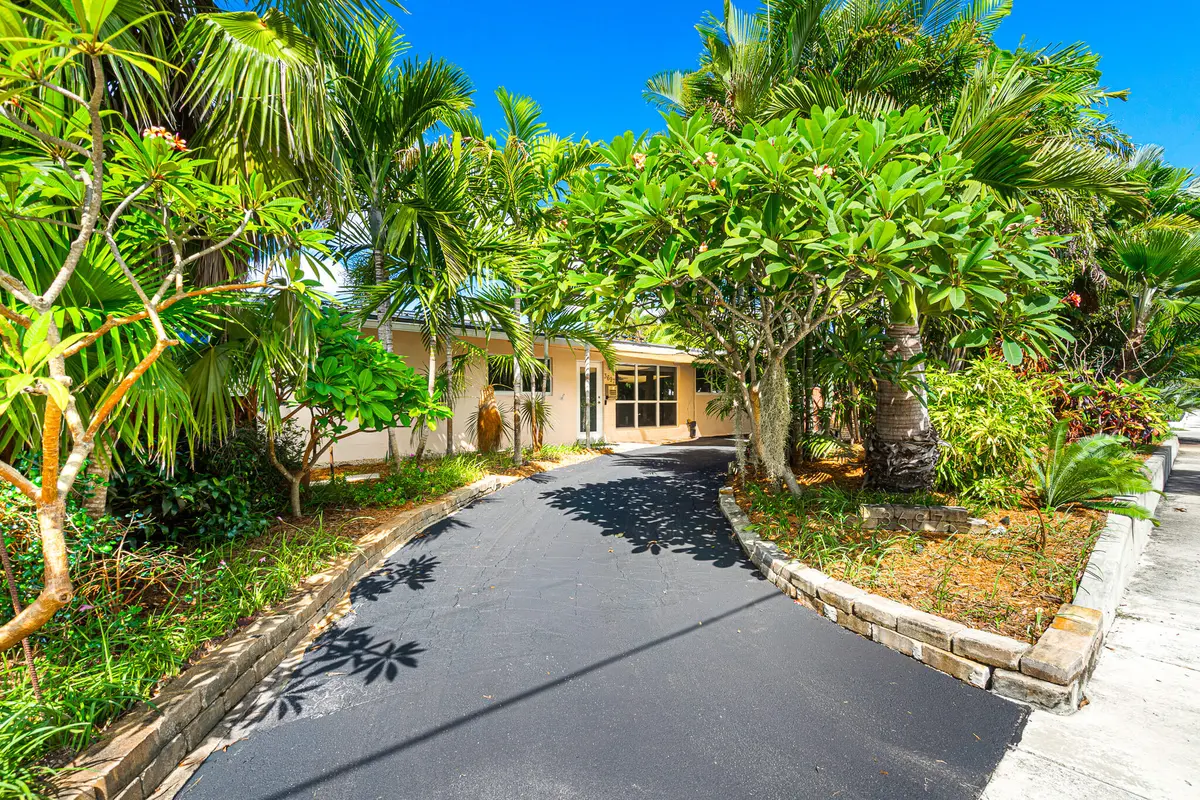 Updated tropical home at 3697 NE 16TH Avenue, Oakland Park