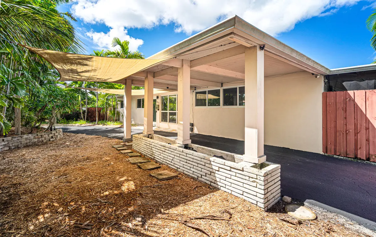 Covered parking for 2 at 3697 NE 16TH Avenue, Oakland Park