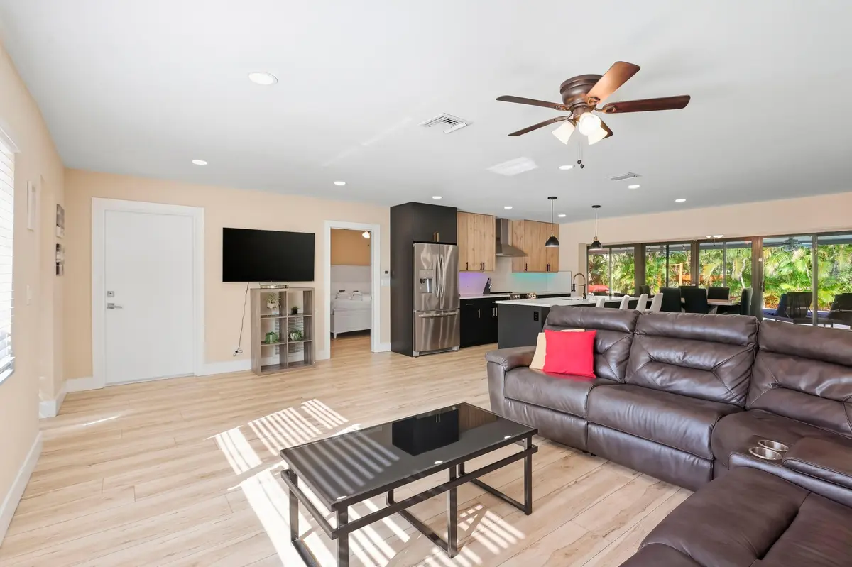 7-print-004_0E2A0028_with_tv at 6880 KINGSTON Drive, Lake Worth