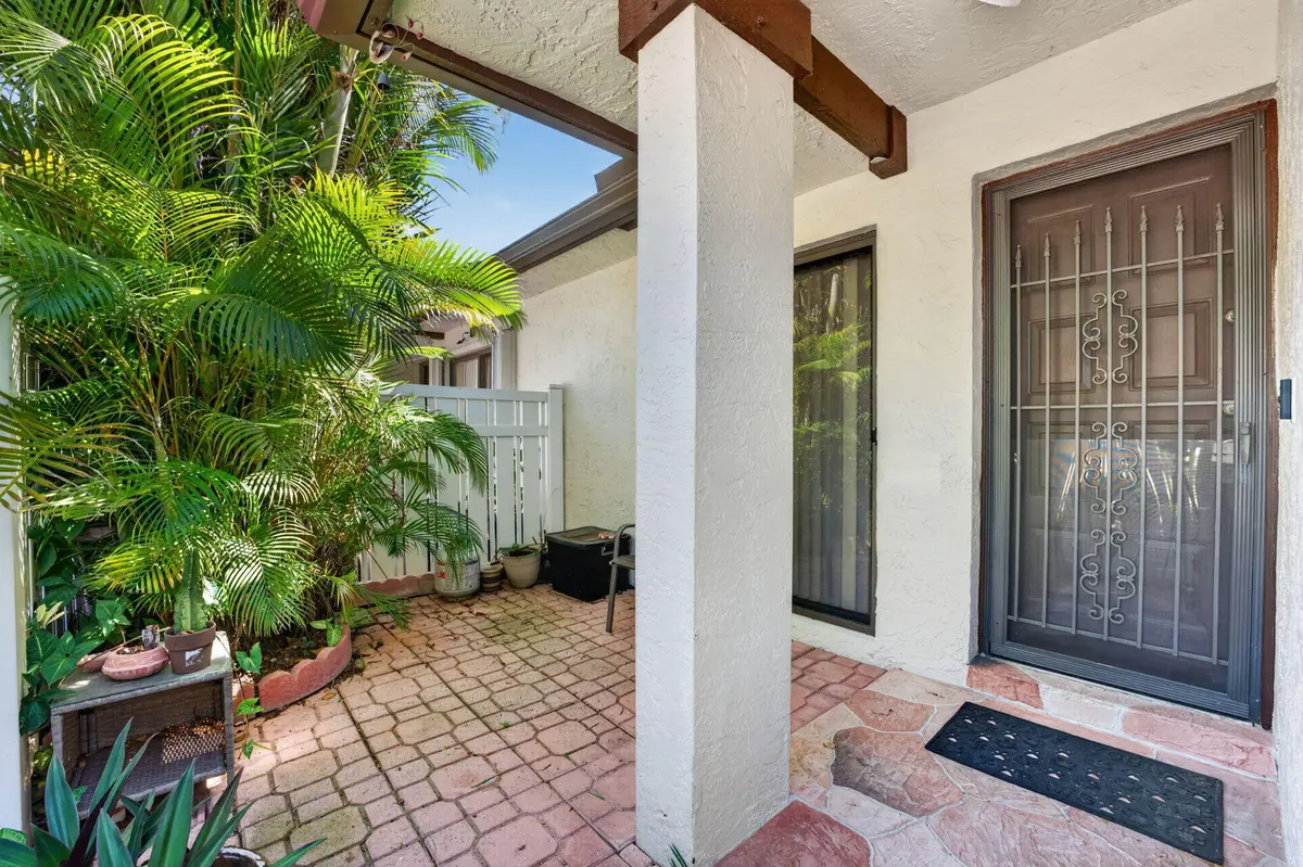 19-web-or-mls-025_DSC02403 at 3210 CARAMBOLA Circle S, Coconut Creek
