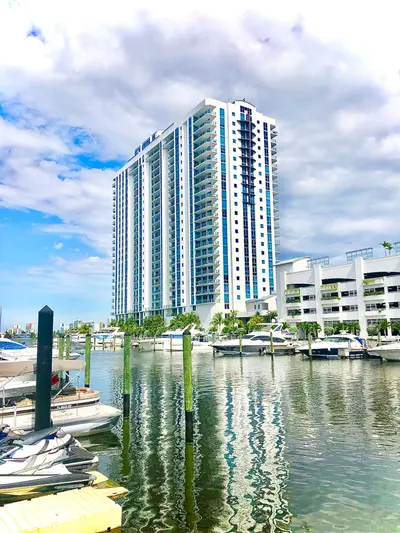 17111 BISCAYNE Boulevard 1903, North Miami Beach – Condominium for rent