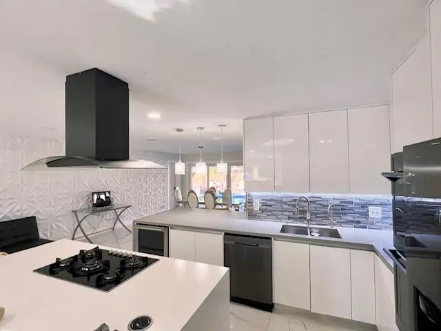 Kitchen 2 at 1155 BUCHANAN Street, Hollywood