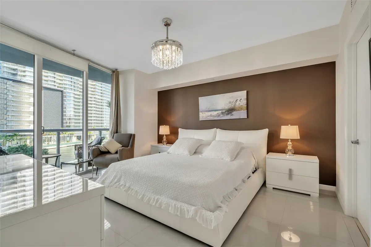 Photo 4 at 475 BRICKELL Avenue 512, Miami
