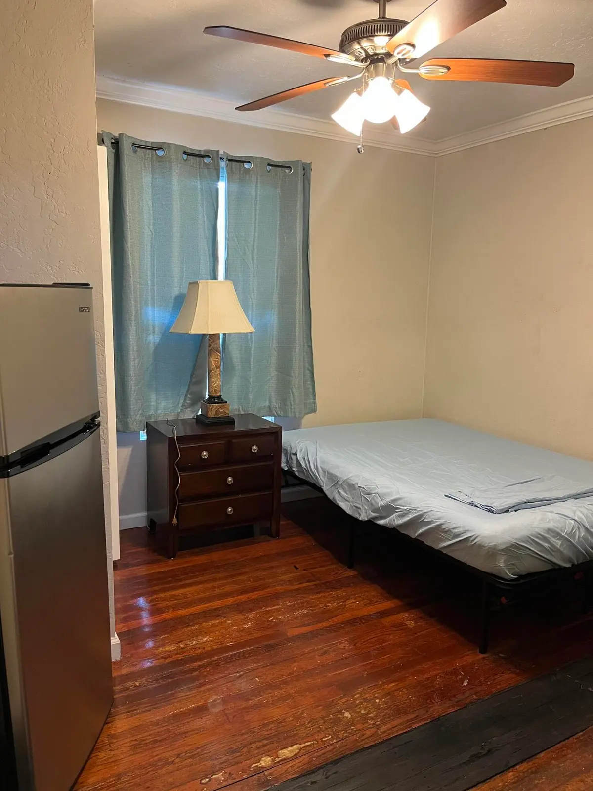 Room 3 at 815 BRIGGS Street, West Palm Beach