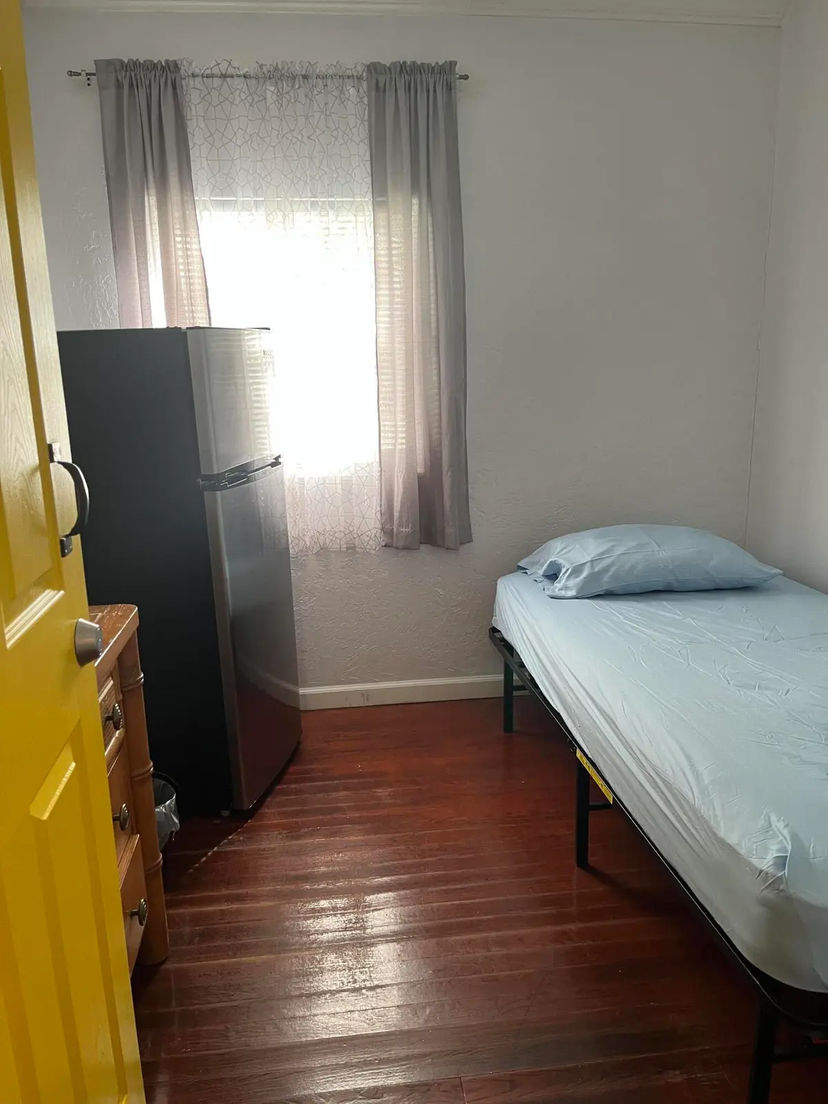Room 4 at 815 BRIGGS Street, West Palm Beach