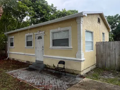 815 BRIGGS Street, West Palm Beach – Duplex for sale