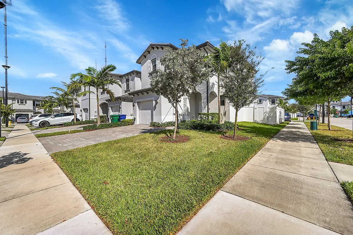 02_1- (2) at 20357 NW 4TH Path, Miami Gardens