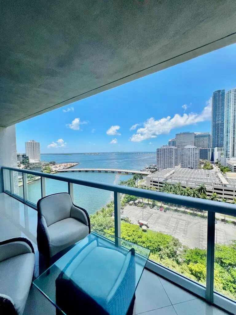 icon brickell 2 at 495 Brickell Avenue 1605, Miami