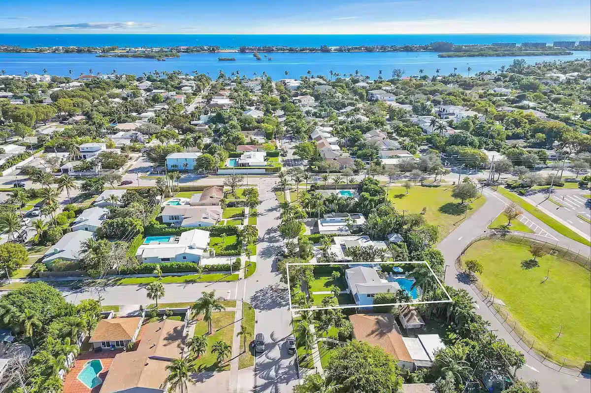 12ed4249-0fd3-4172-bdb3-41012f98a777 at 322 Maddock Street, West Palm Beach