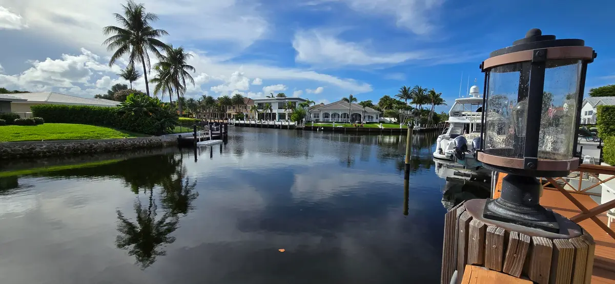 Intracoastal home pool, jacuzzi & dock! at 4011 NE 27th Terrace, Lighthouse Point