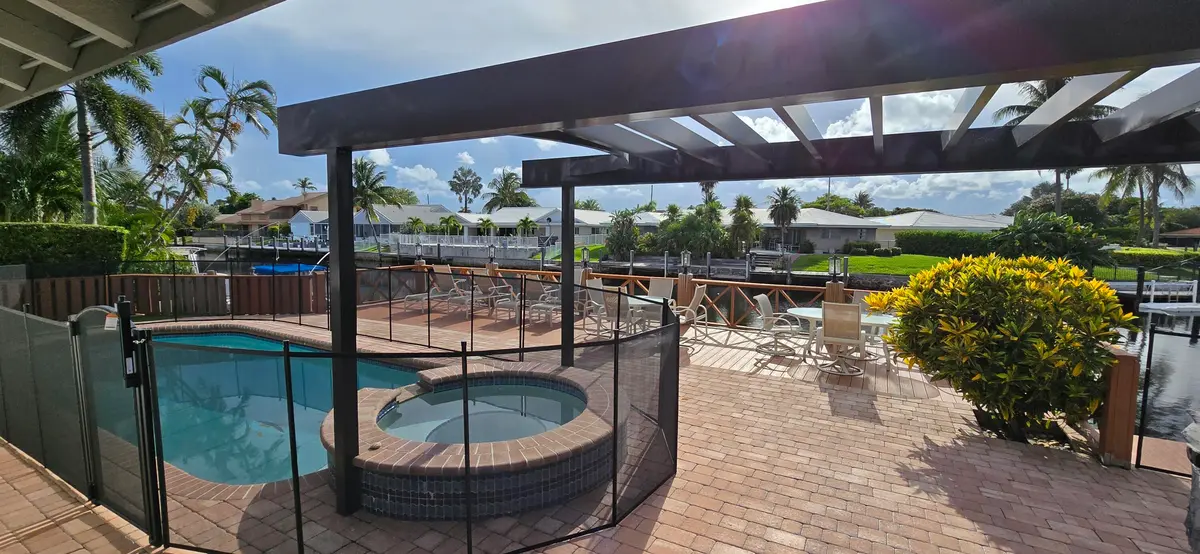 Beautiful pool, spa & intracoastal views at 4011 NE 27th Terrace, Lighthouse Point