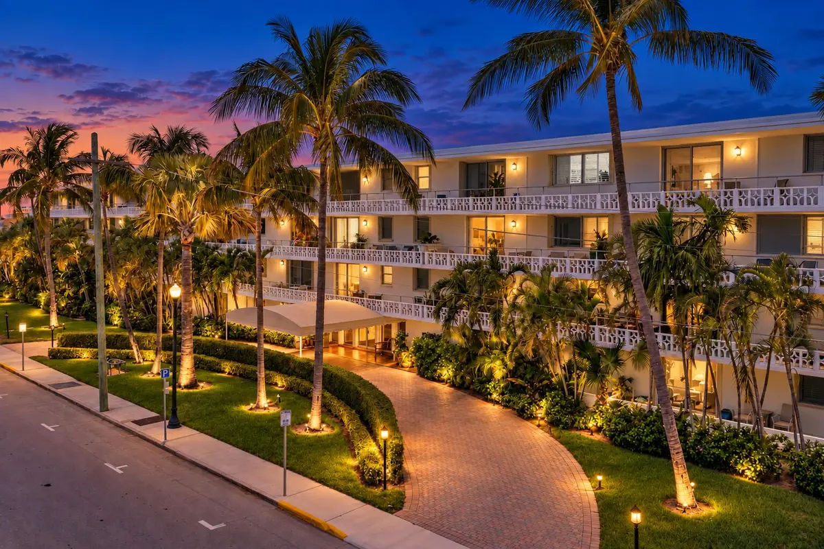 139 Twilight. at 139 SUNRISE Avenue 2080, Palm Beach