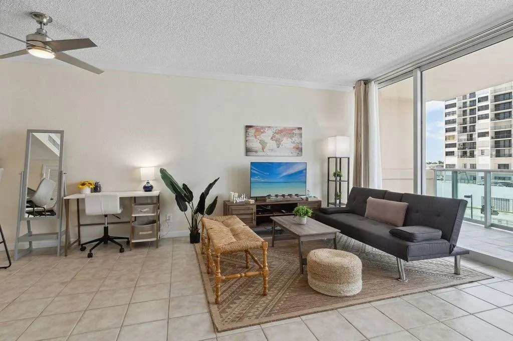 Photo 2 at 2501 S OCEAN Drive 304, Hollywood