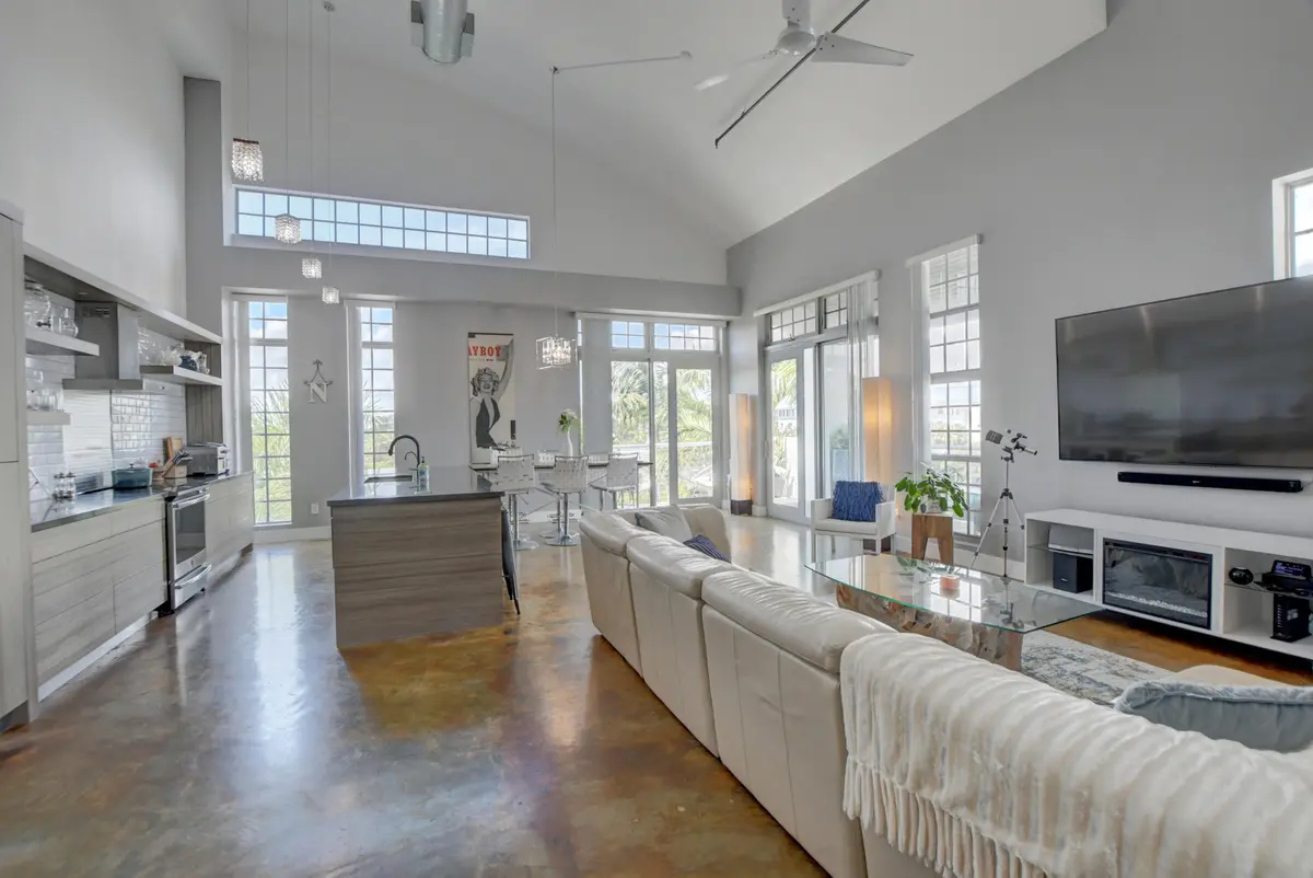 great room at 185 NE 4TH Avenue 301, Delray Beach