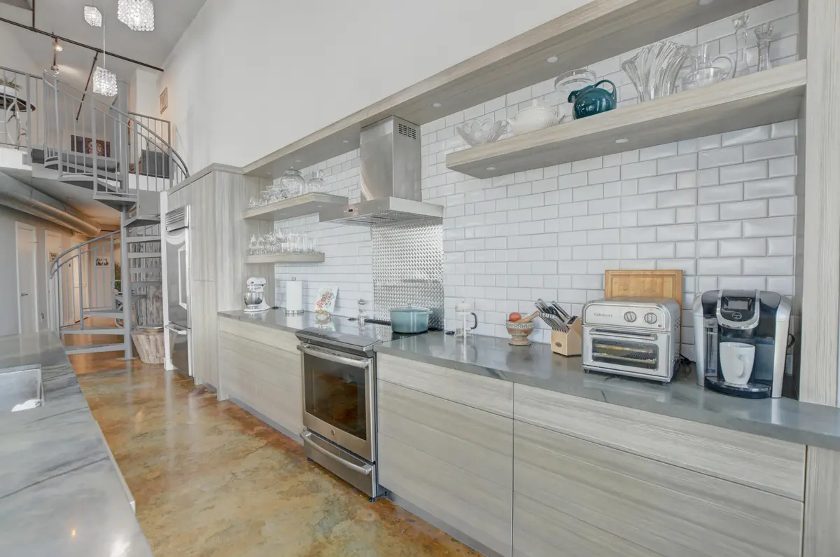 kitchen forward at 185 NE 4TH Avenue 301, Delray Beach