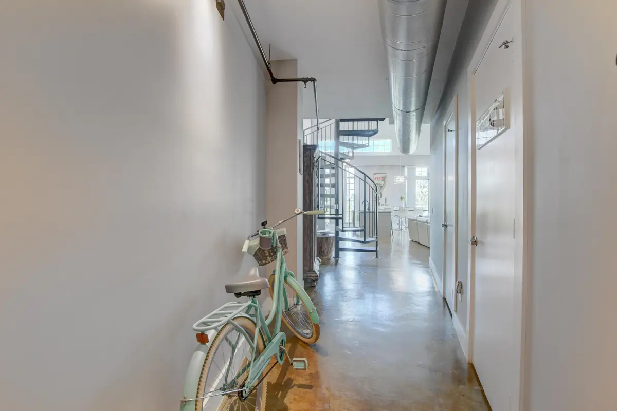 entry hallway at 185 NE 4TH Avenue 301, Delray Beach