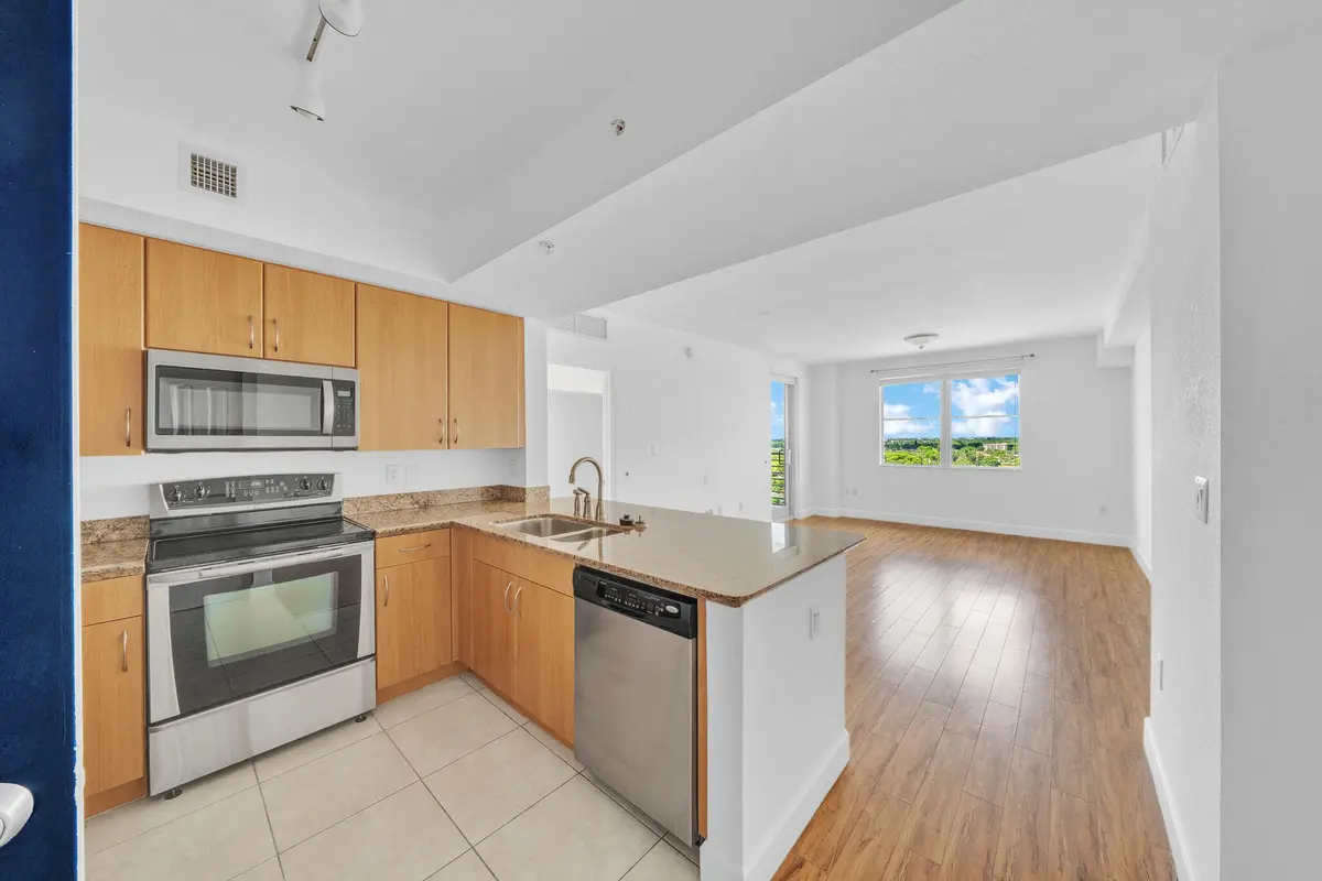 5 Entrance at 1830 RADIUS Drive 1009, Hollywood