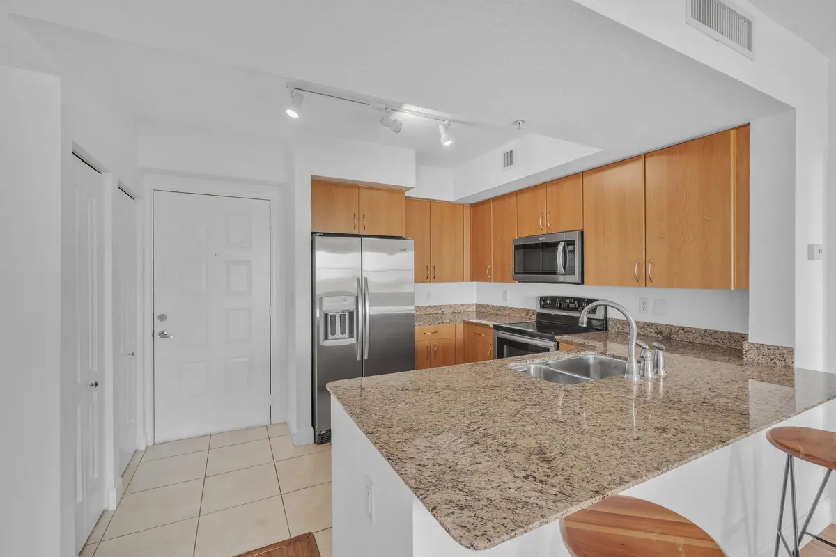 6 Kitchen (1) at 1830 RADIUS Drive 1009, Hollywood