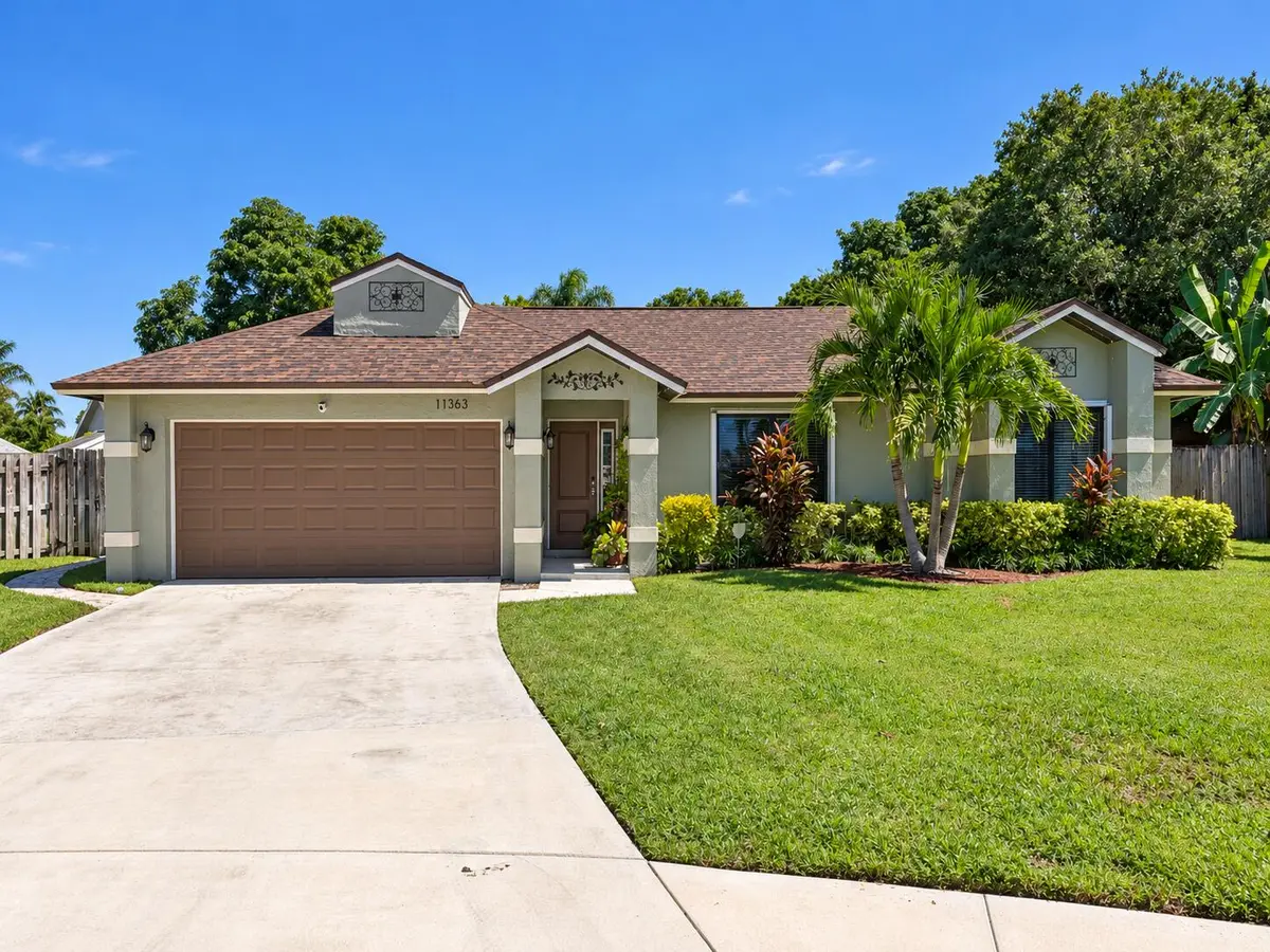 Front at 11363 FAIRFIELD Court, Wellington
