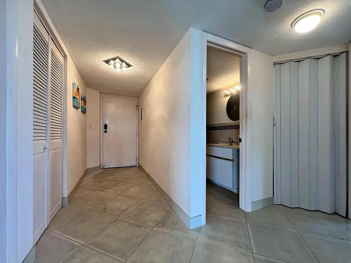 56-foyer at 1201 RIVER REACH Drive 410, Fort Lauderdale