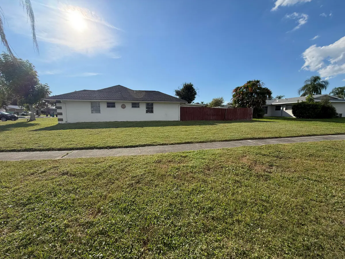 IMG_7360 at 662 SW BRANFORD Drive, Port St. Lucie