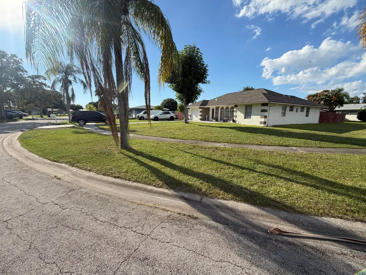 IMG_7358 at 662 SW BRANFORD Drive, Port St. Lucie