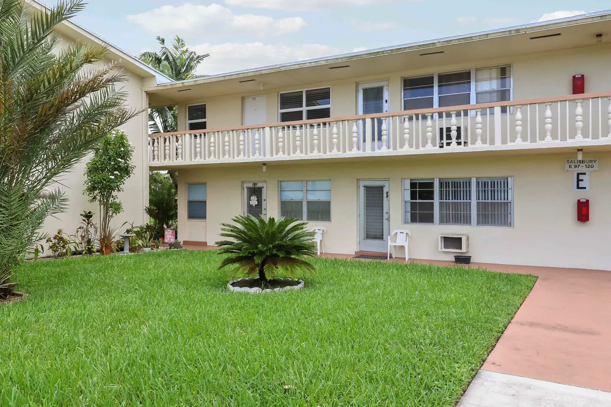 House 4-26 at 112 Salisbury E, West Palm Beach