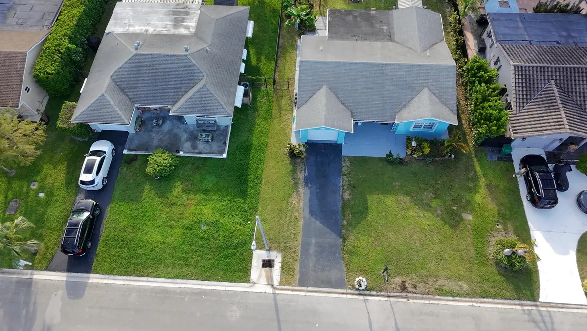 dji_fly_20260927_172254_0647_17905446477 at 8201 NW 103RD Avenue, Tamarac