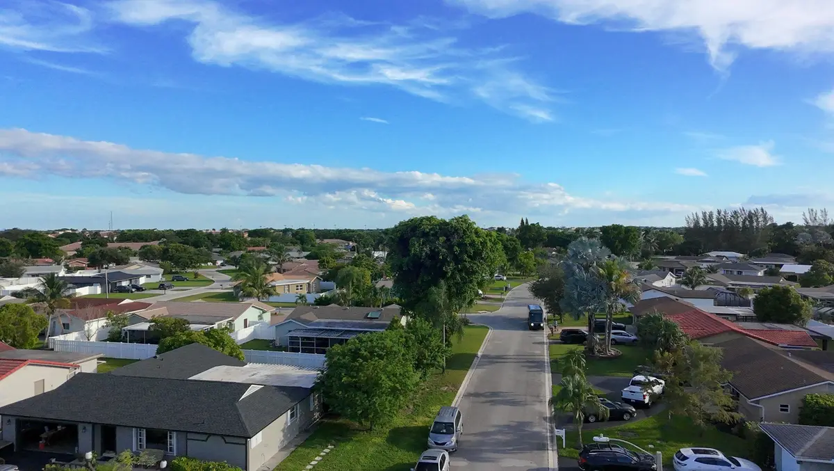 dji_fly_20260927_172414_0650_17905446451 at 8201 NW 103RD Avenue, Tamarac