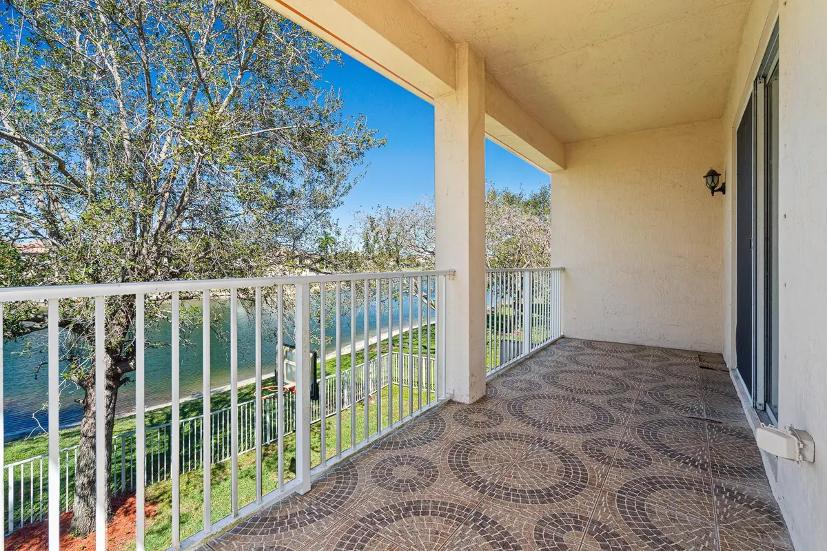 Photo 5 at 10633 OLD HAMMOCK Way, Wellington