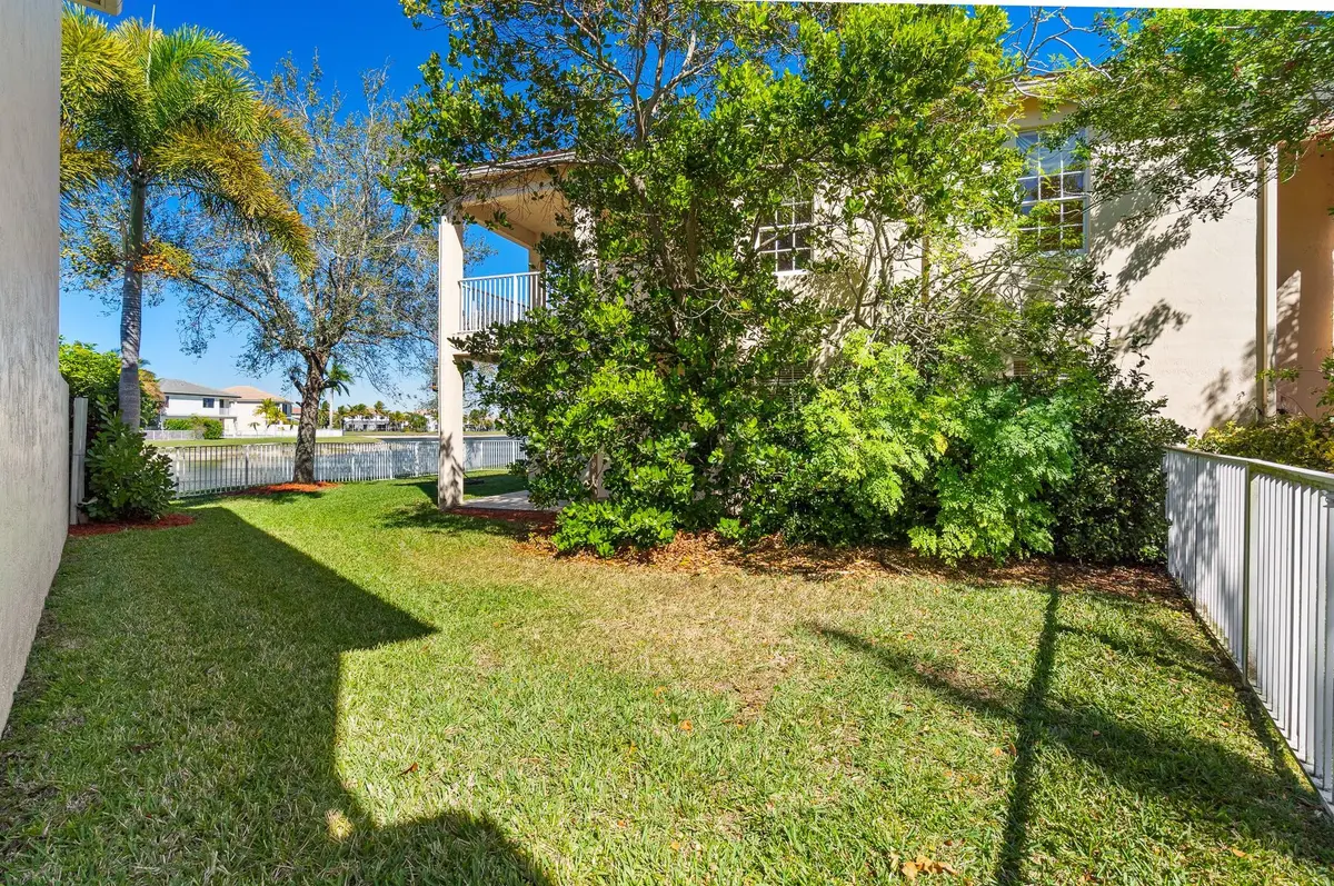Photo 8 at 10633 OLD HAMMOCK Way, Wellington