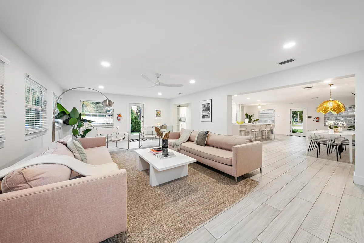Living at 570 N Dover Road, Tequesta