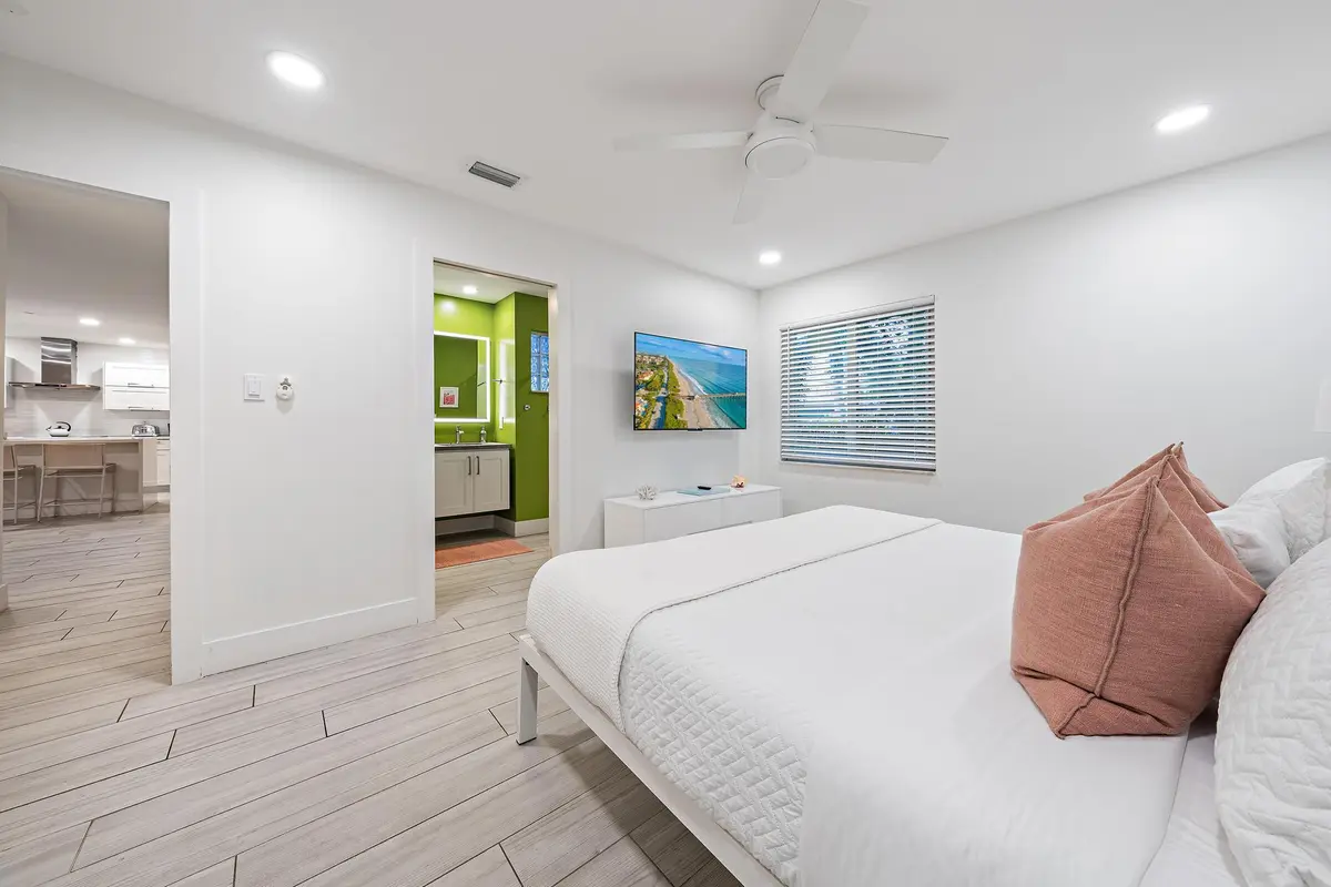 Primary Suite at 570 N Dover Road, Tequesta