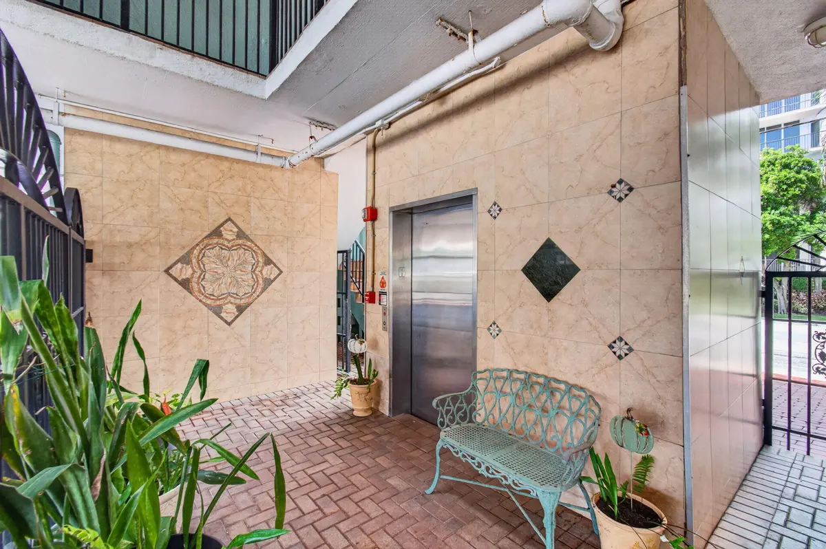 Elevator at 180 SE 20th Avenue 403, Deerfield Beach