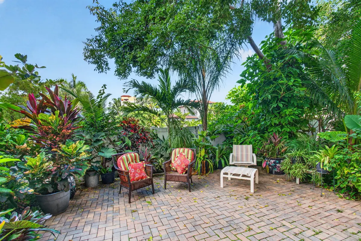 Green Space at 180 SE 20th Avenue 403, Deerfield Beach