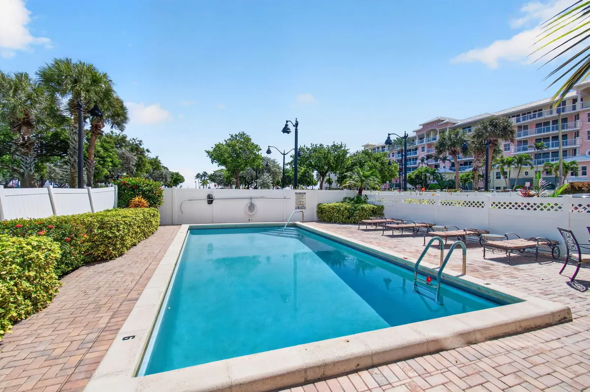 Pool at 180 SE 20th Avenue 403, Deerfield Beach