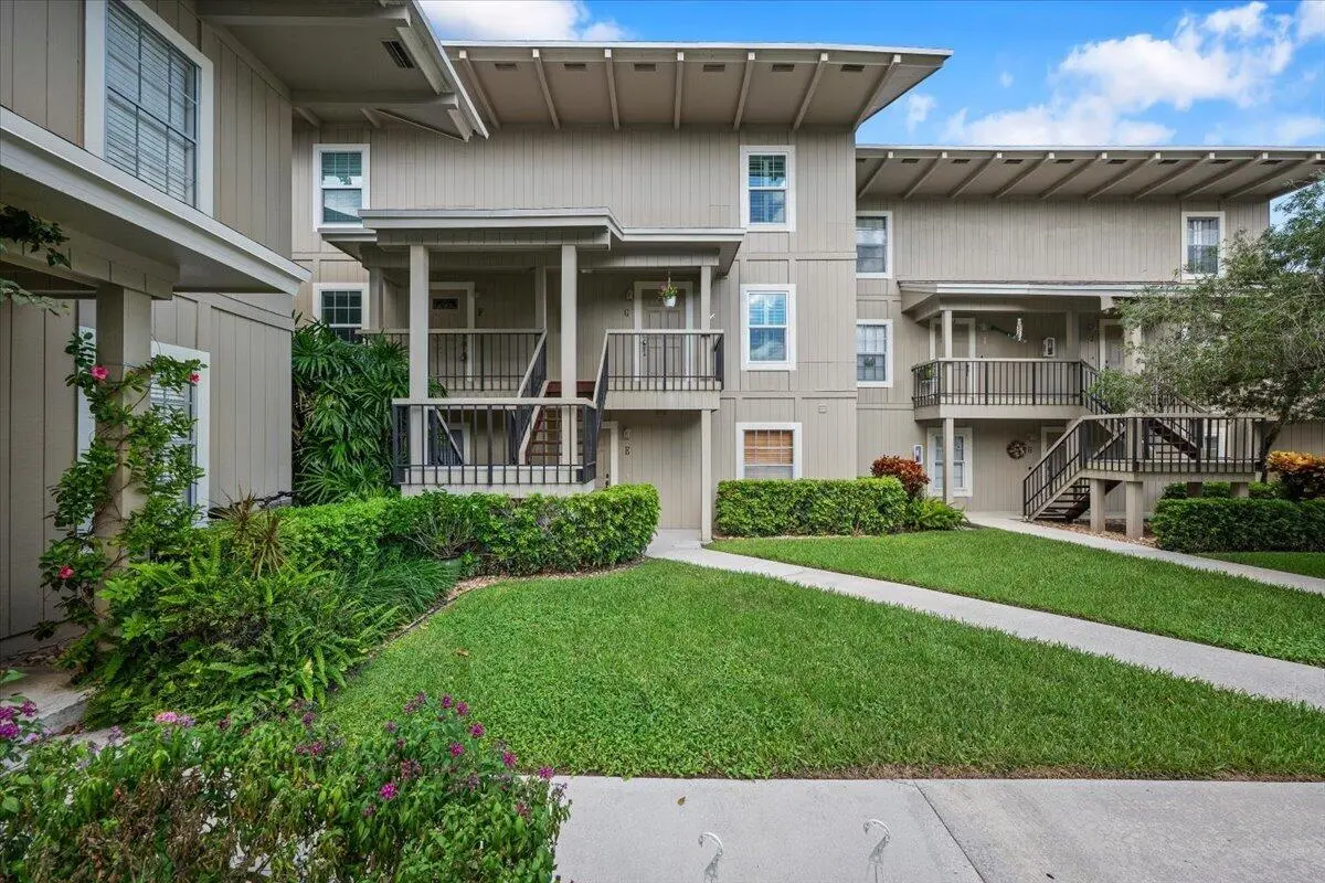02-LUX_3528 at 18350 SE Wood Haven Lane, Jupiter